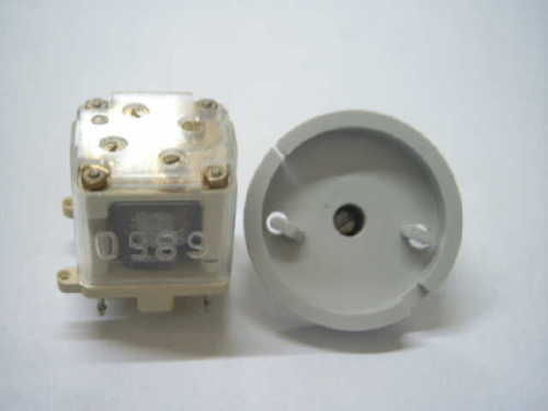 Folien-Dreh-Kondensator, mit Seilscheibe Ø 32 mm und Schraube. Drehkondensator